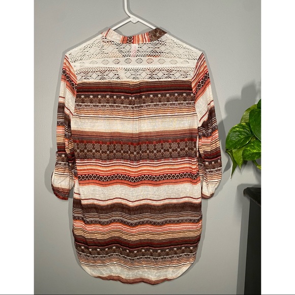 No Boundaries 3/4 Sleeve, High-Low Top - Picture 3 of 6